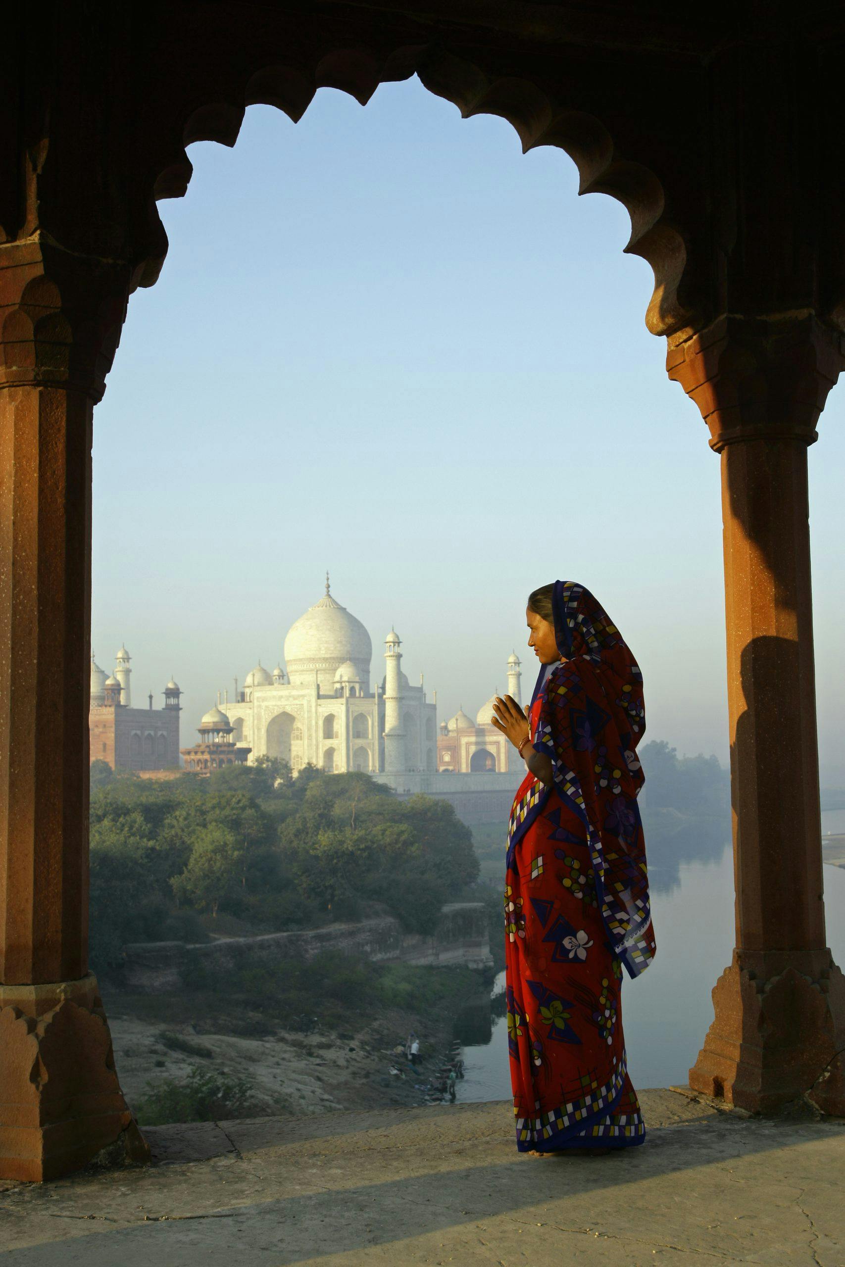 kvinne foran Taj Mahal