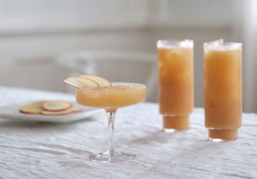 Juletre og alkoholfri drink med smak av jul