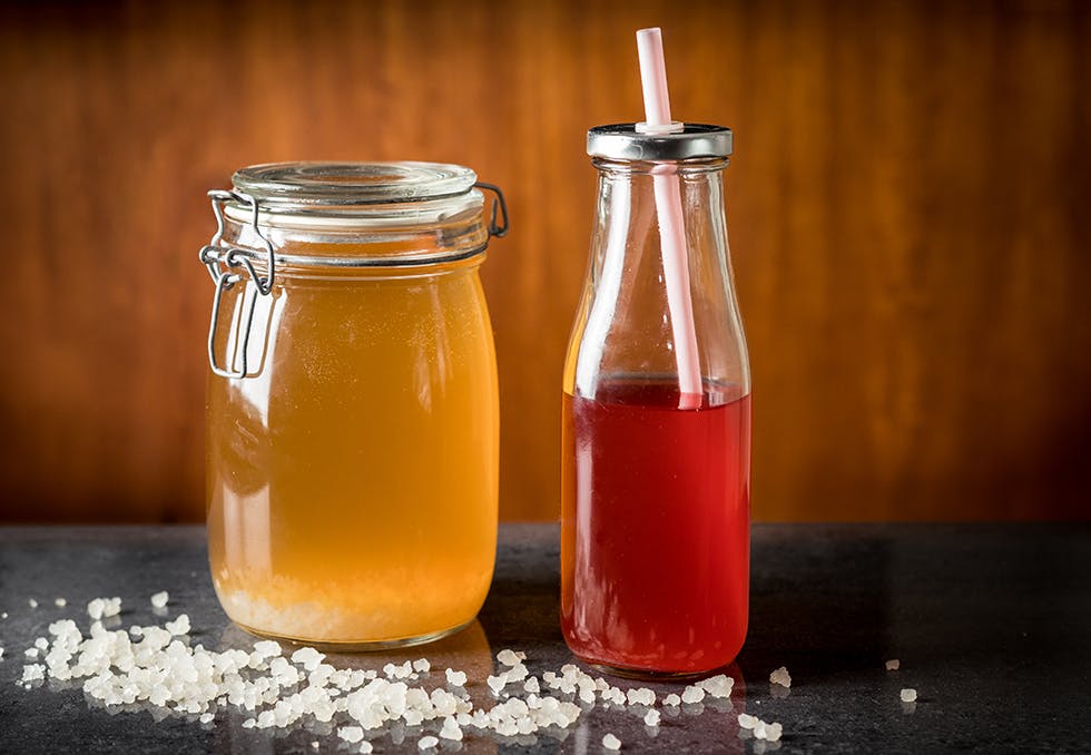 Det er mange helsefordeler ved å drikke vannkefir som er godt for magen.