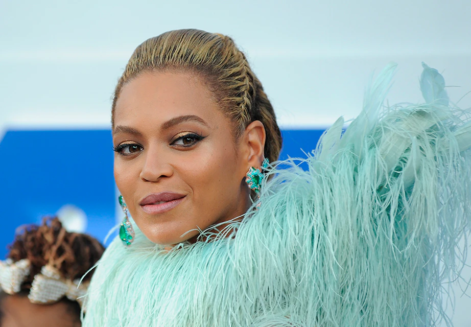 Se den GENIALE overraskelse fra Beyonce! Er der mon et nyt album på vej ...