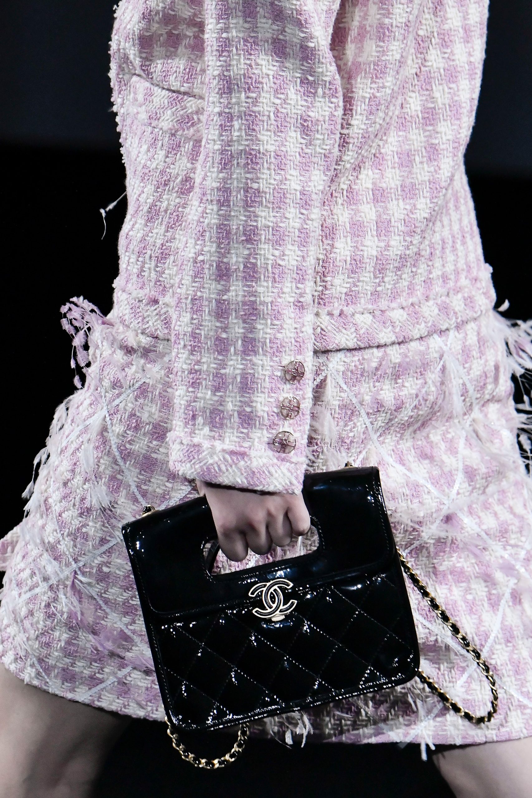 Sådan skaber du det klassiske Chanellook på budget woman.dk