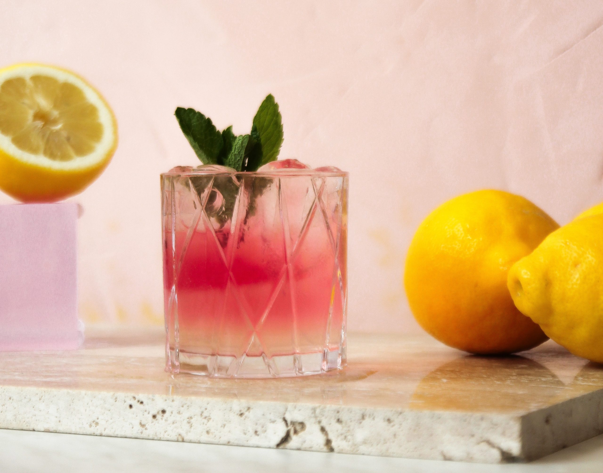 Drinks Den bedste opskrift med gin og rabarber woman.dk